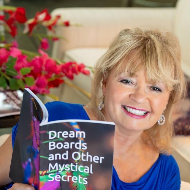 Lynette - Professional Astrologer